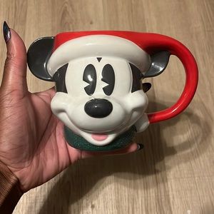 🆕 Disney Ceramic Christmas Mickey Head Mug